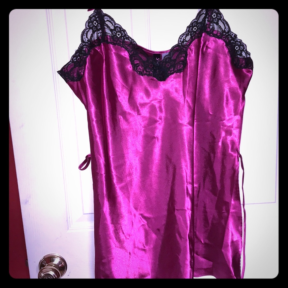 Open side with ties chemise